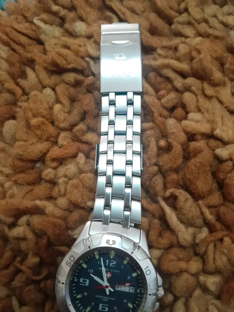 Reloj Swiss Army metálico - 2