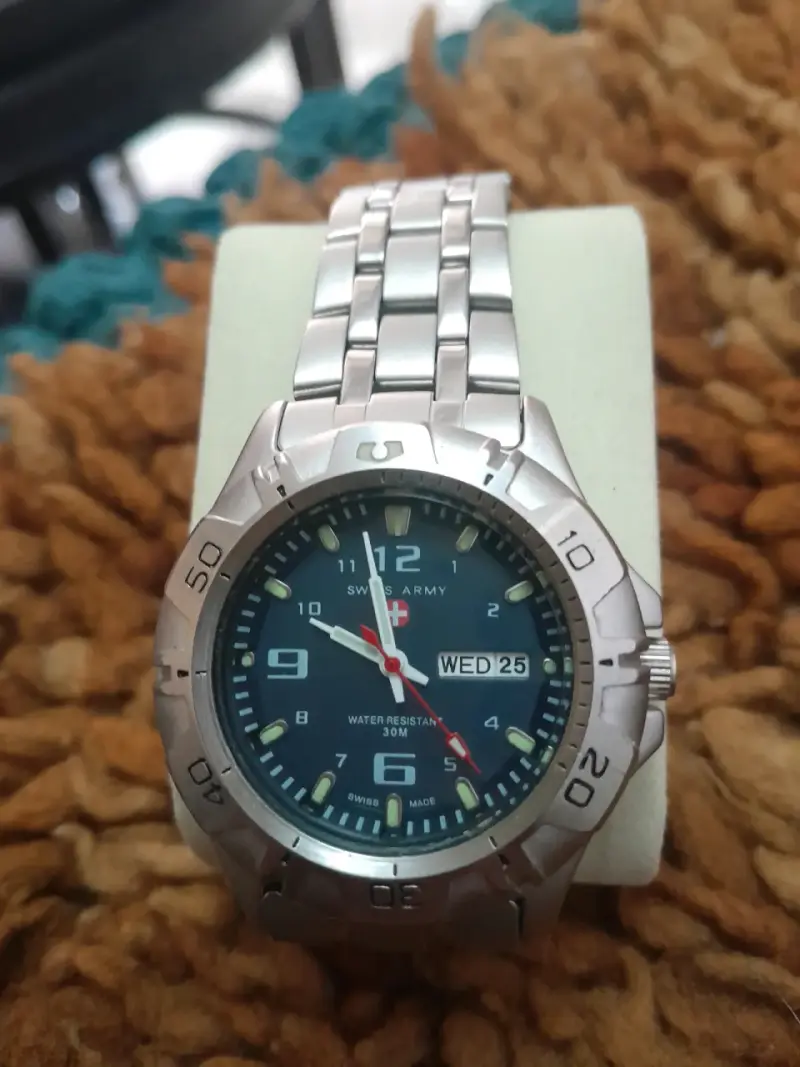 Reloj Swiss Army metálico - 5