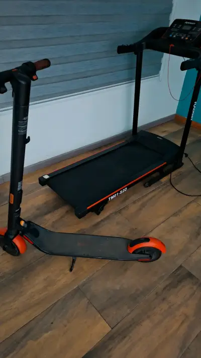 Scooter eléctrico negro anaranjado - miniatura 2