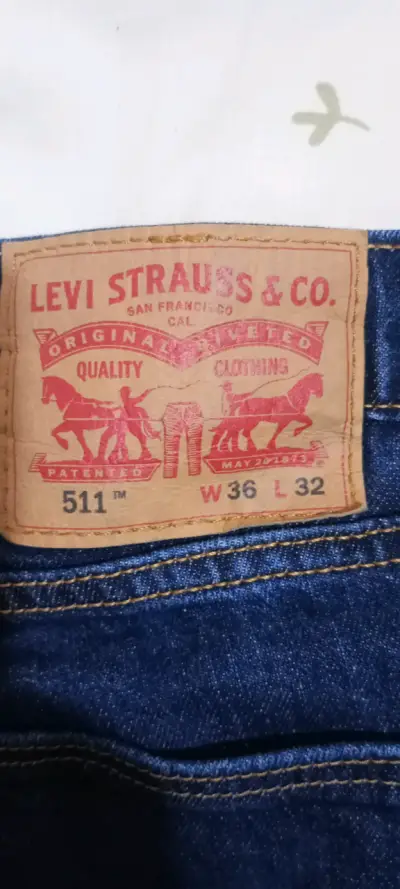 Jeans azul oscuro ajustados - miniatura 3