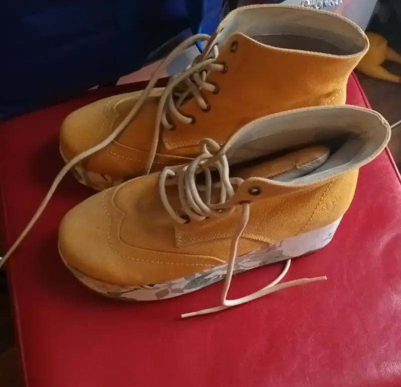 Botas amarillas de lona - 2
