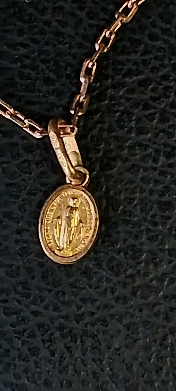 Collar dorado con dije - 3