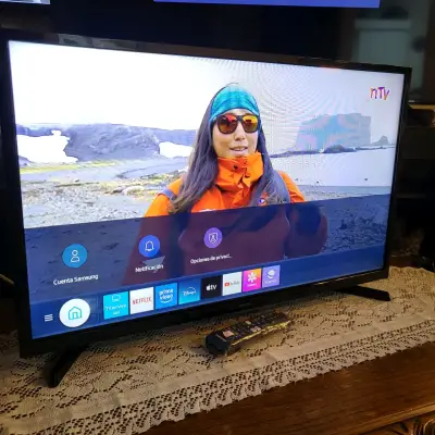 TELEVISOR. SMARTV SAMSUM 32 PULGADAS - miniatura 4