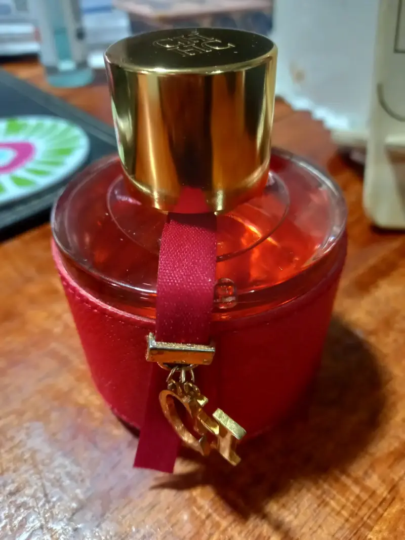 Perfume CH en botella roja - 1
