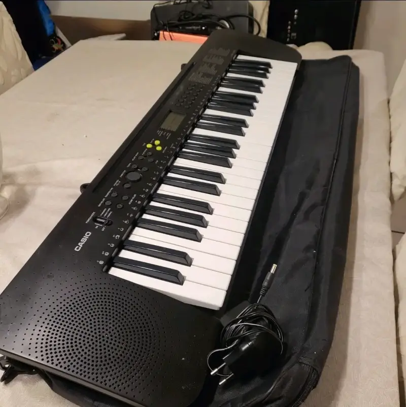 Teclado electrónico Casio con funda - 1