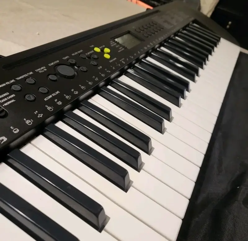 Teclado electrónico Casio con funda - 4