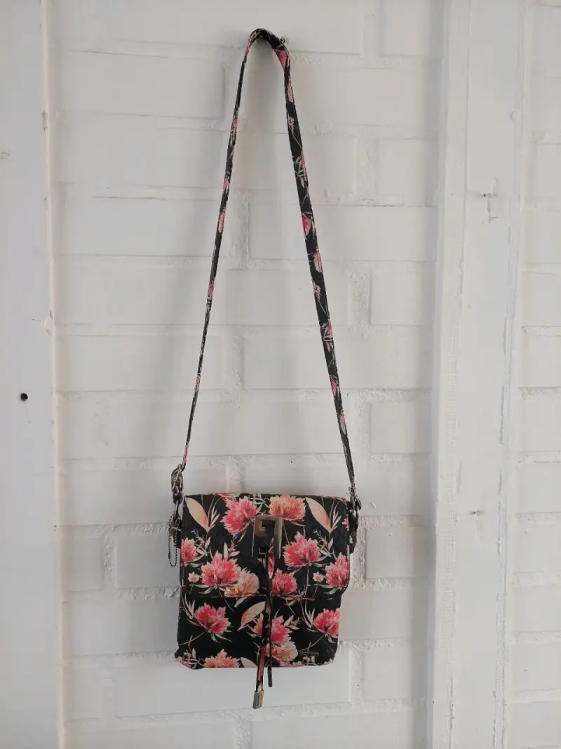 Bandolera floral negra - 1