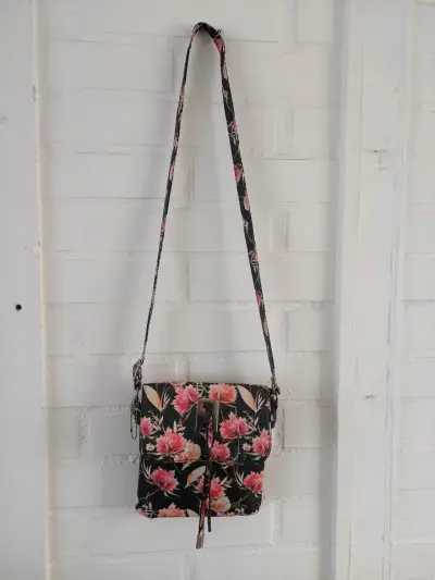 Bandolera floral negra - miniatura 1