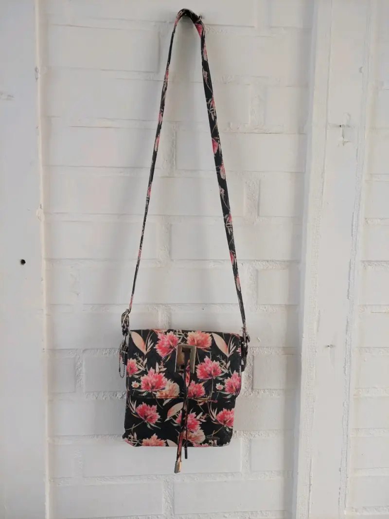 Bandolera floral negra - 4
