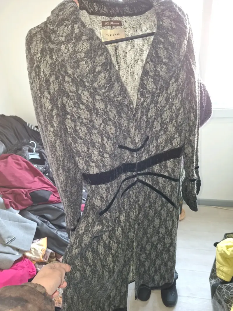 Abrigo de encaje gris marca Tatienne - 2