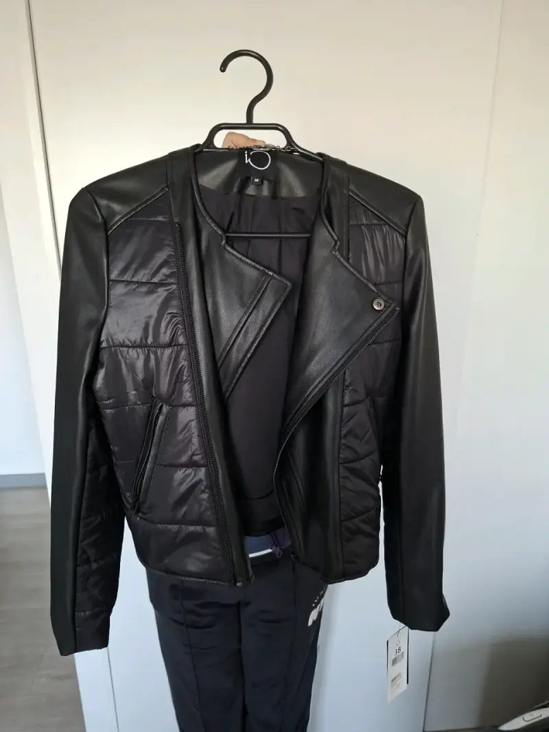 Chaqueta biker negra, marca Io - 1