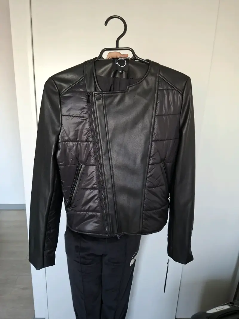 Chaqueta biker negra, marca Io - 2