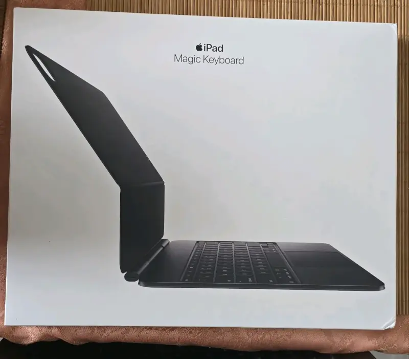 Magic Keyboard APPLE para iPad pro  13" M4 M5