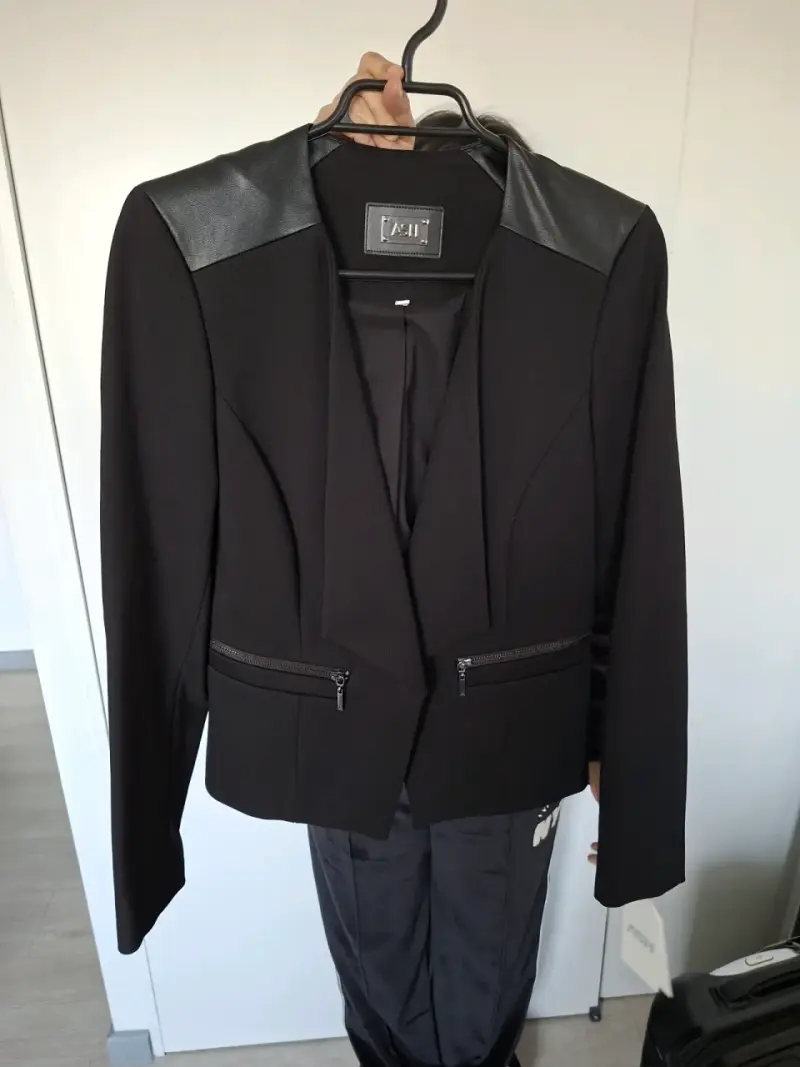 Blazer negro con detalle de cuero, Marca Ash