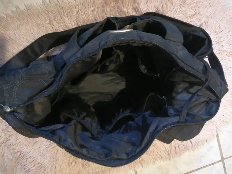 Bolso Infanti negro con correa ajustable - 2