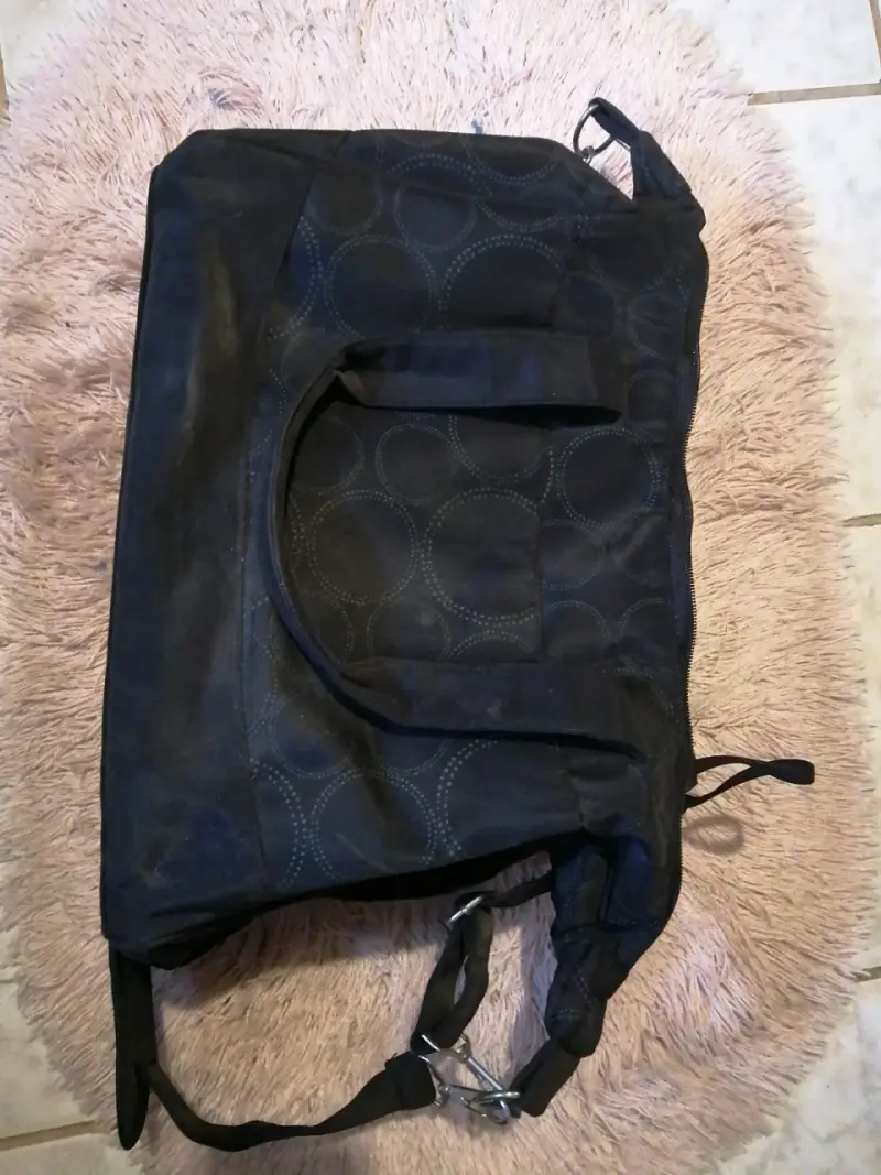 Bolso Infanti negro con correa ajustable - 3