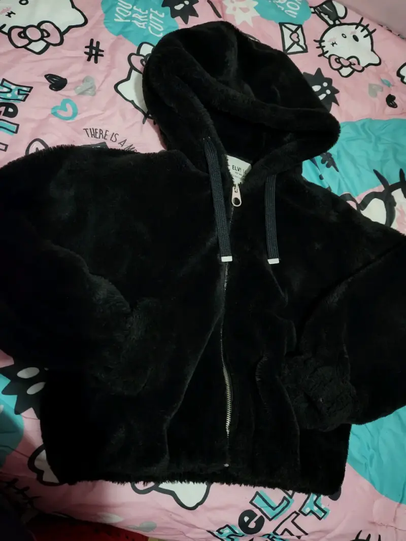 Chaqueta negra con capucha - 2