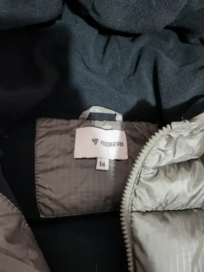 Chaqueta acolchada con capucha gris - miniatura 4