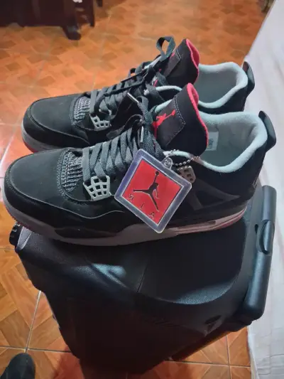 Zapatillas deportivas negras y rojas - miniatura 2