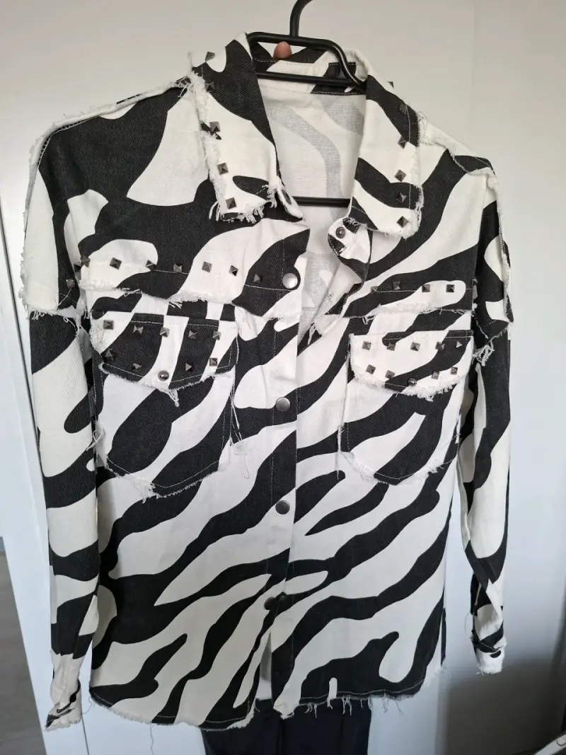Chaqueta de mezclilla estampada