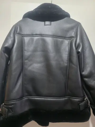 Chaqueta negra de eco cuero - miniatura 1