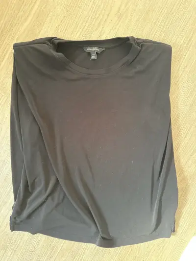 Polera negra manga  XS - miniatura 1