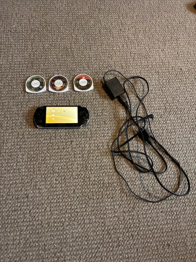 Consola portátil PSP 3000 con juegos - 1