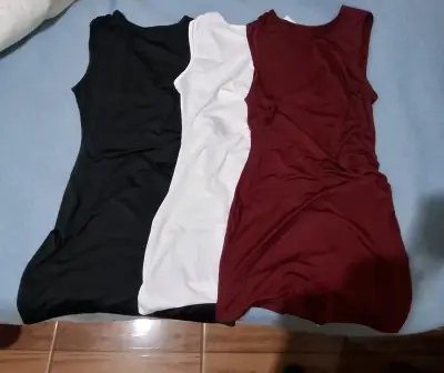 Vestidos sin mangas en colores variados - miniatura 1