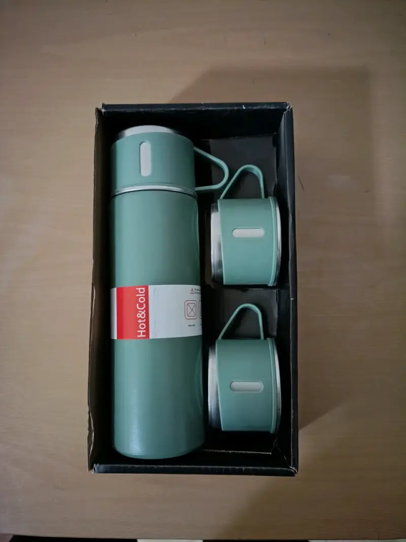 Termo verde con dos tazas - 1