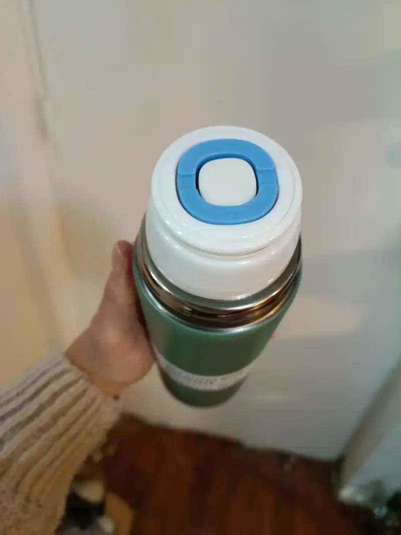 Termo verde con dos tazas - 4