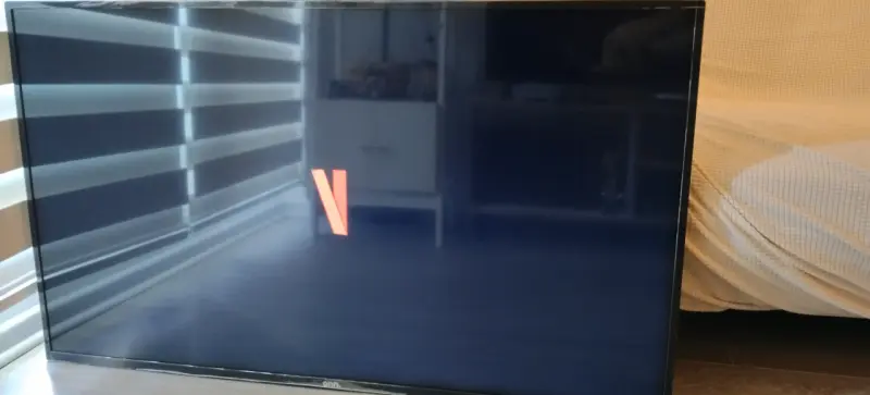 TV de 50" marca ONN - 4