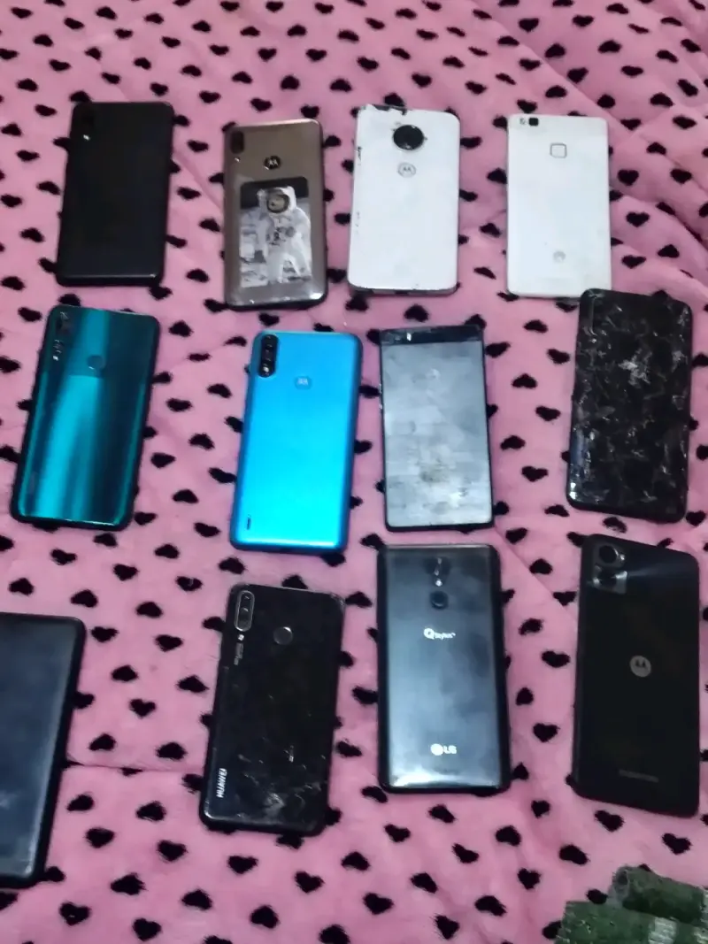 Lote de celulares para repuestos - 1