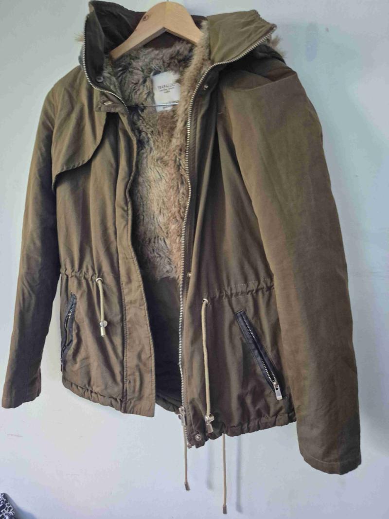 Parka Zara con gorro y piel - 3