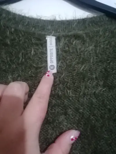 Suéter abierto peludo verde - miniatura 3