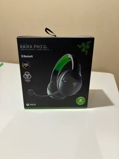 Consola Xbox Series X con audífonos - miniatura 2