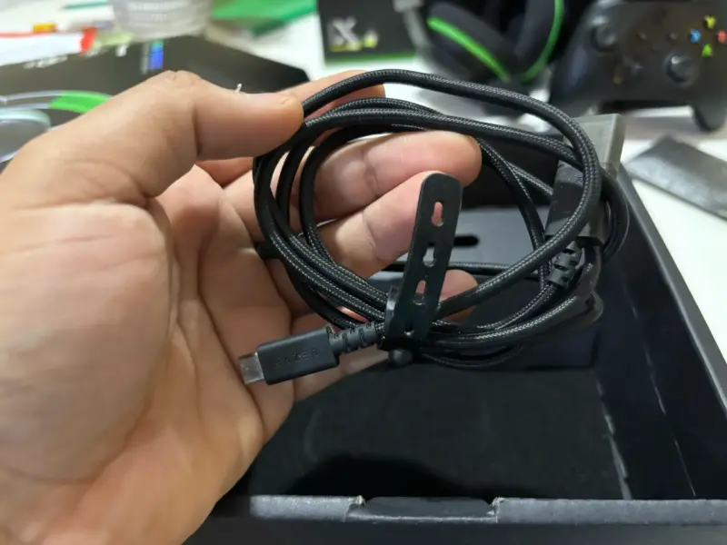 Consola Xbox Series X con audífonos - 3