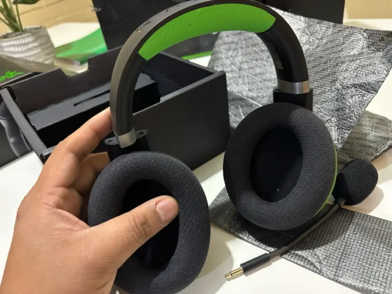 Consola Xbox Series X con audífonos - 4