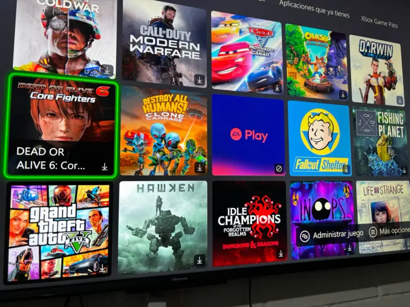 Consola Xbox Series X con audífonos - 6