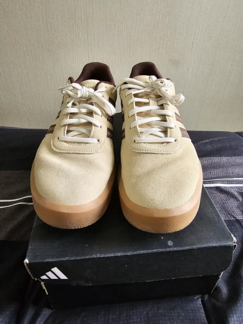 Zapatillas beige con detalles marrones - 2