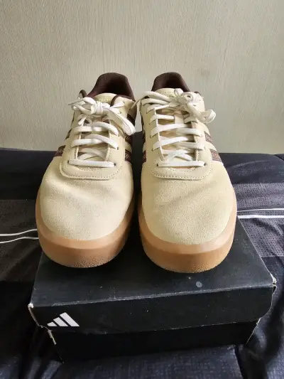 Zapatillas beige con detalles marrones - miniatura 2