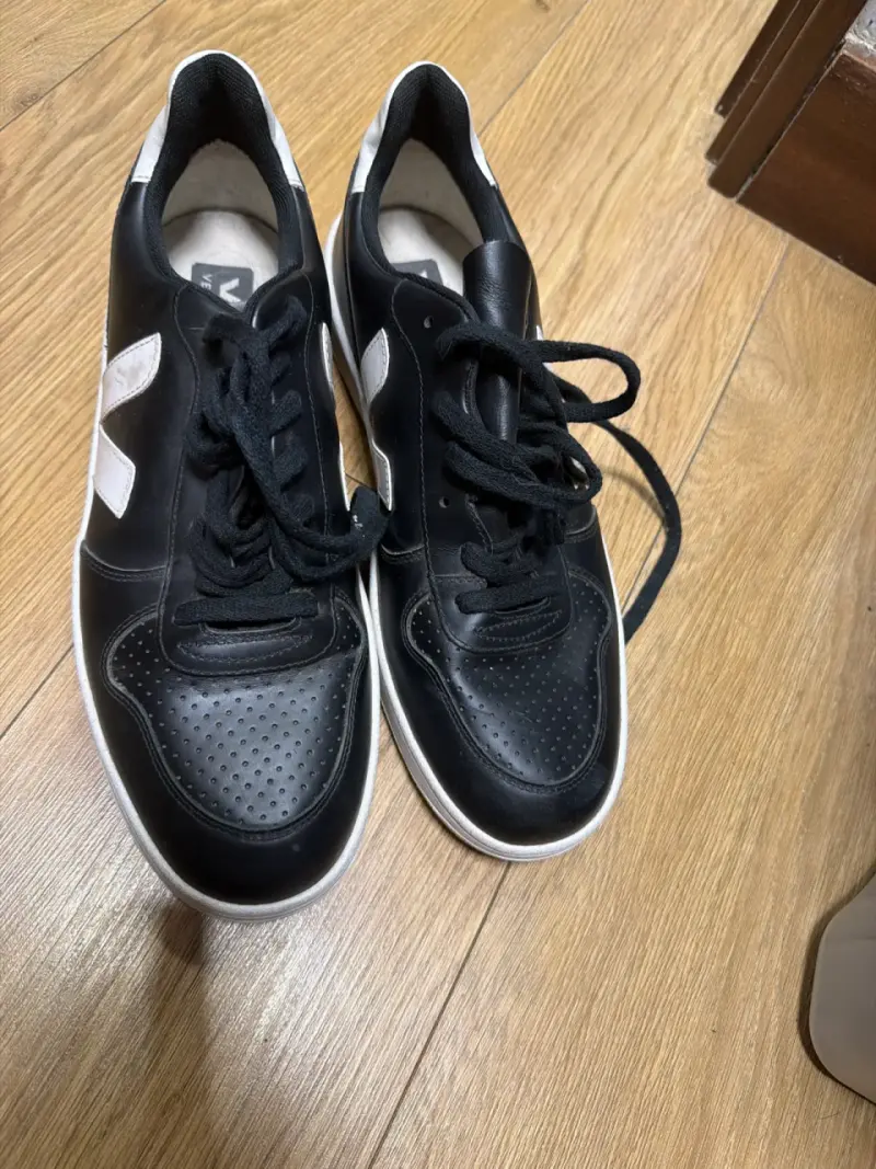 Zapatillas negras con logo blanco Veja - 2