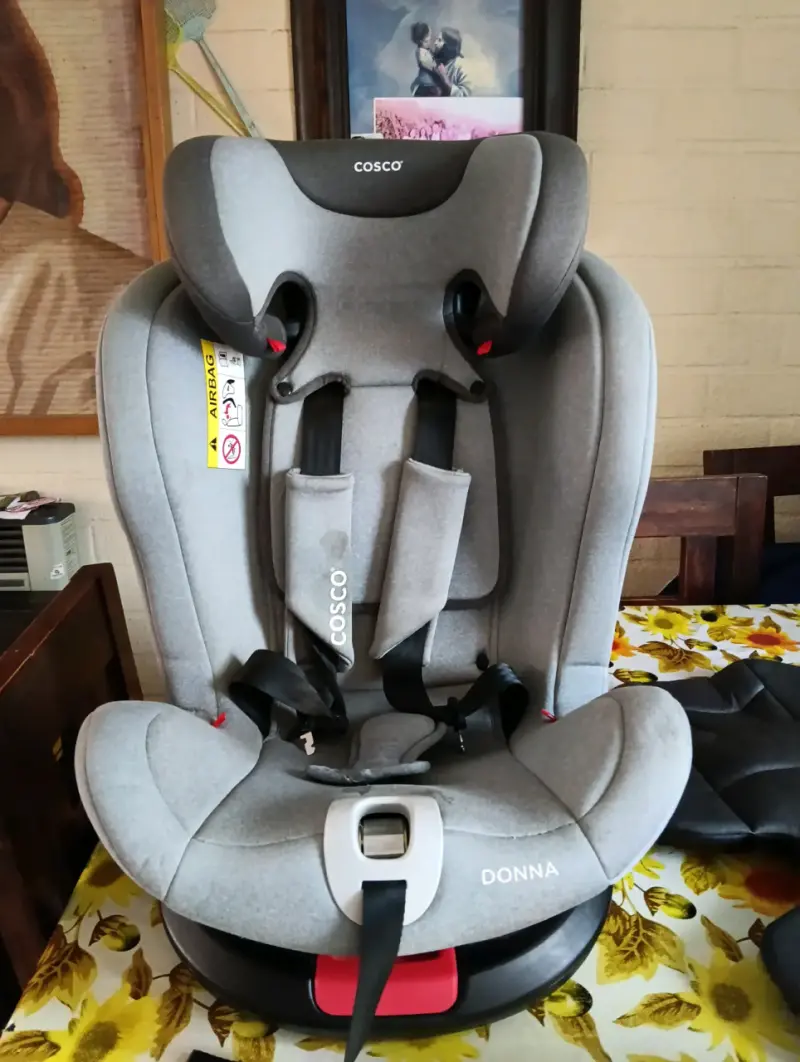 Silla de auto Cosco gris - 4