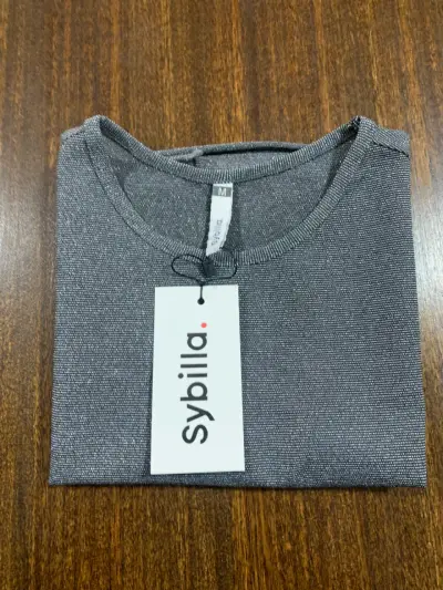 Polera gris Sybilla nueva - miniatura 1