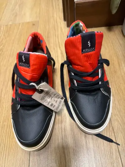 Zapatillas KRUZA rojas y negras - miniatura 1