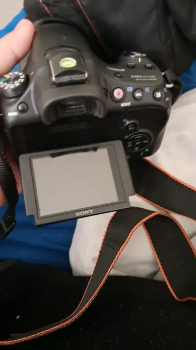 Cámara Sony DSLR con lente - miniatura 3