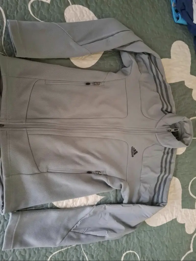 Chaqueta deportiva gris Adidas