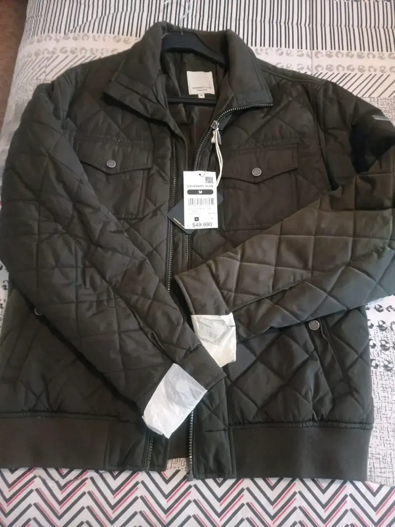 Chaqueta verde oscuro acolchada nueva