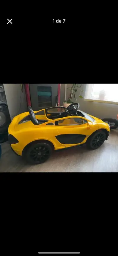 Auto eléctrico infantil amarillo - miniatura 1