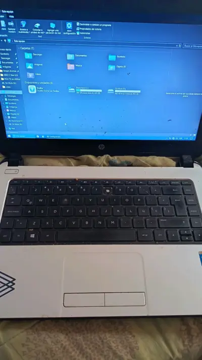 Laptop HP 14 usada - miniatura 1