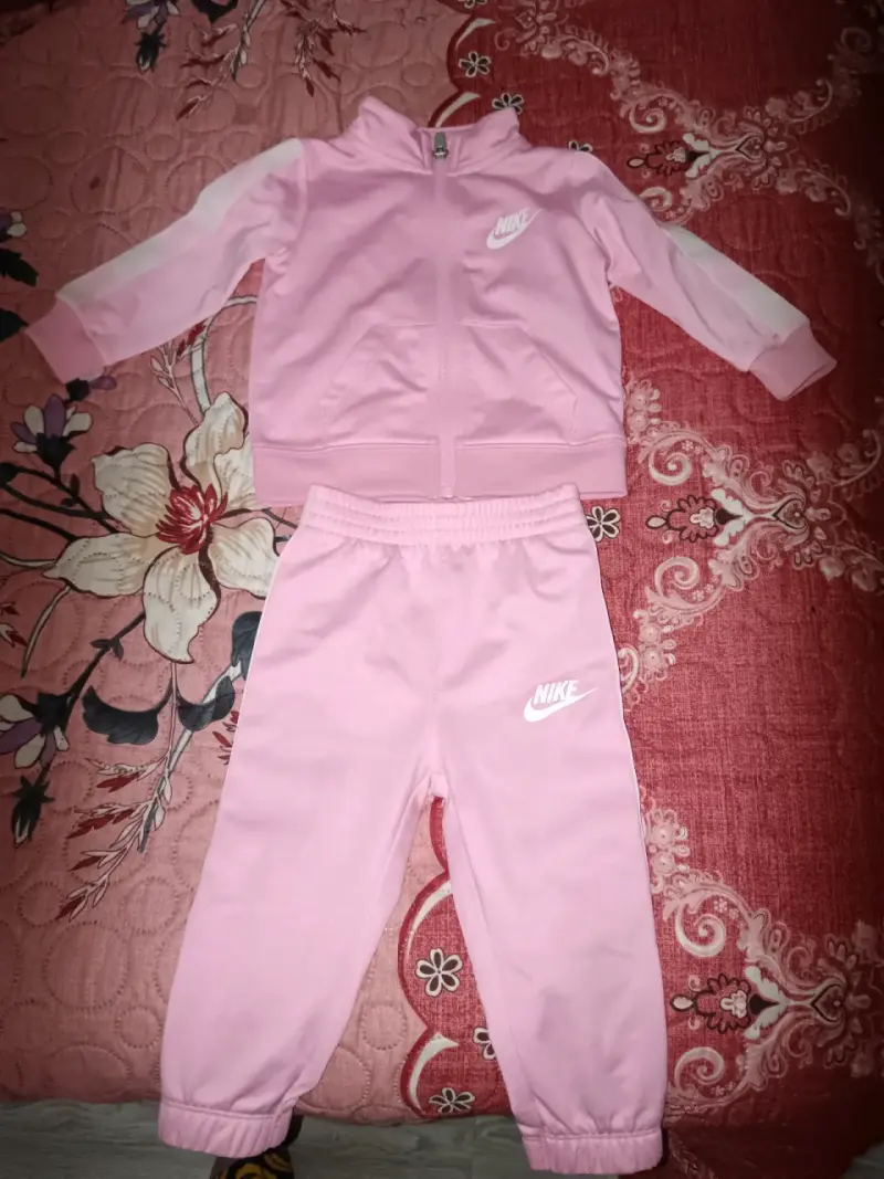 Conjunto deportivo rosa para niña - 1